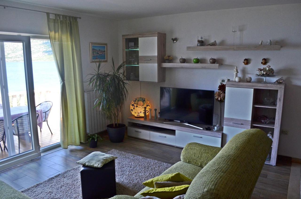 Apartments Rina - Kneze Račišće Buitenkant foto