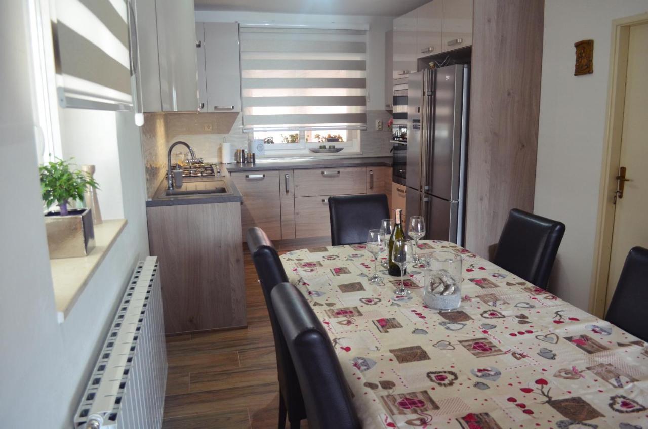 Apartments Rina - Kneze Račišće Buitenkant foto