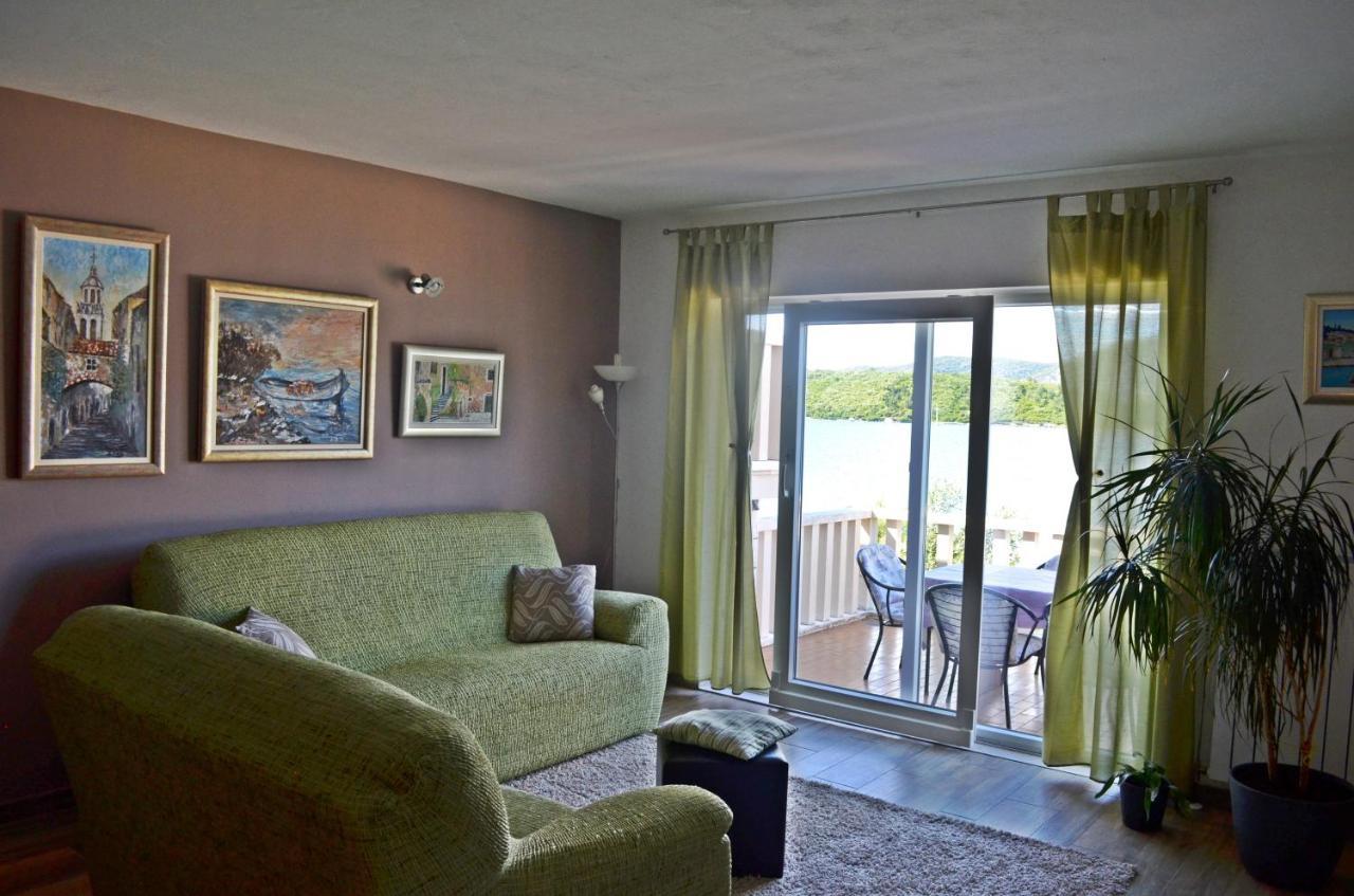 Apartments Rina - Kneze Račišće Buitenkant foto