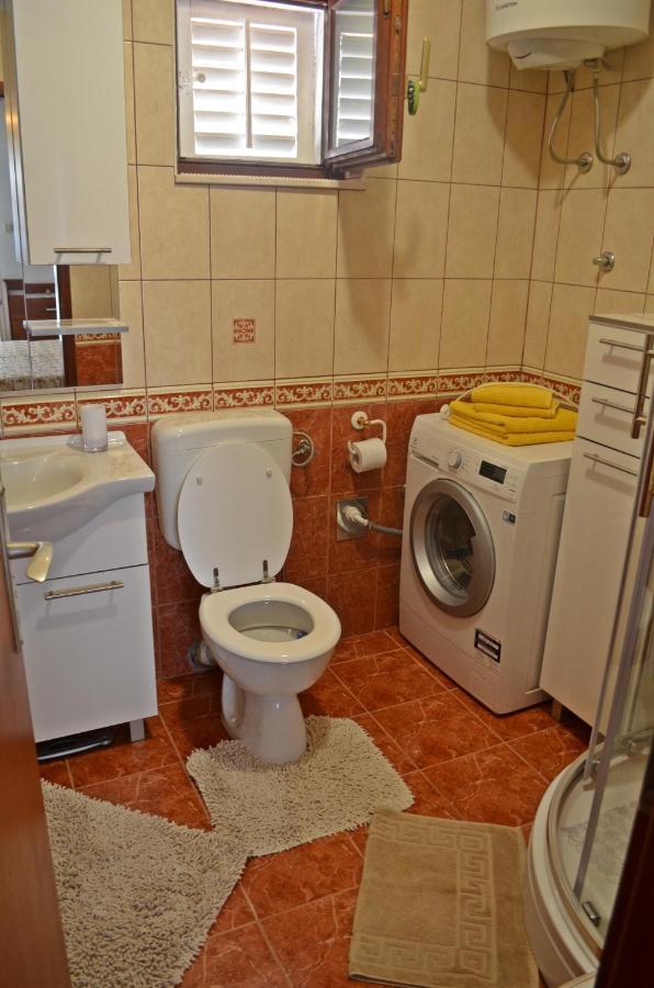 Apartments Rina - Kneze Račišće Buitenkant foto