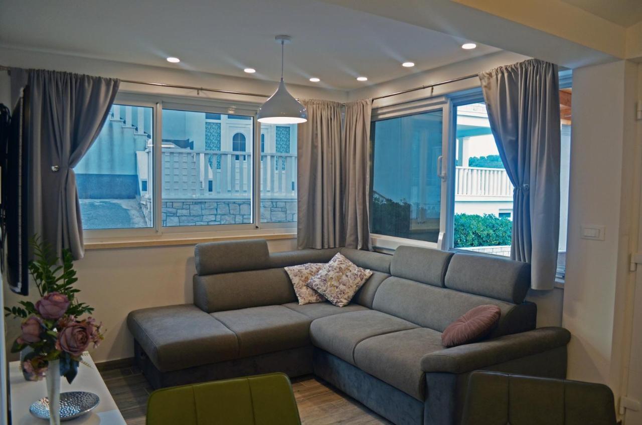 Apartments Rina - Kneze Račišće Buitenkant foto