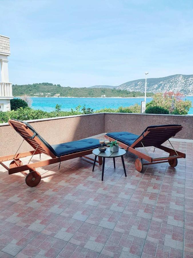 Apartments Rina - Kneze Račišće Buitenkant foto