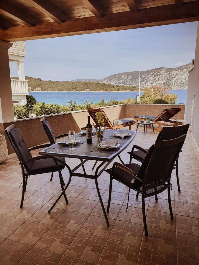 Apartments Rina - Kneze Račišće Buitenkant foto