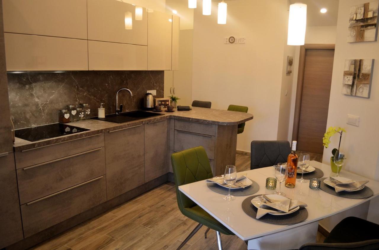 Apartments Rina - Kneze Račišće Buitenkant foto