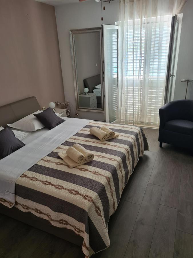 Apartments Rina - Kneze Račišće Kamer foto