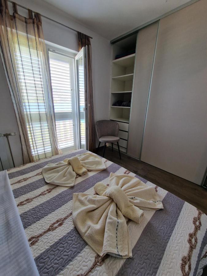 Apartments Rina - Kneze Račišće Buitenkant foto