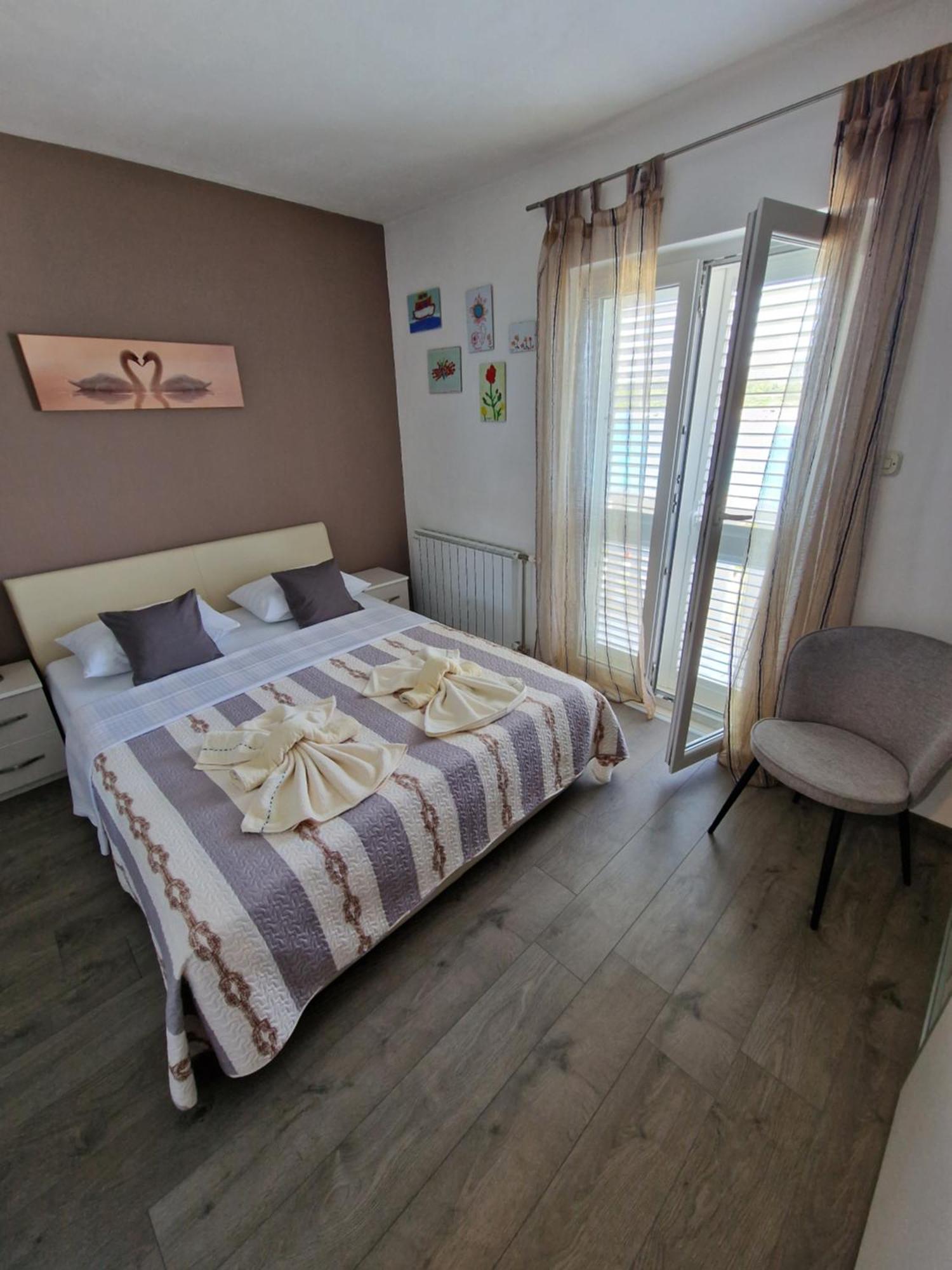 Apartments Rina - Kneze Račišće Kamer foto