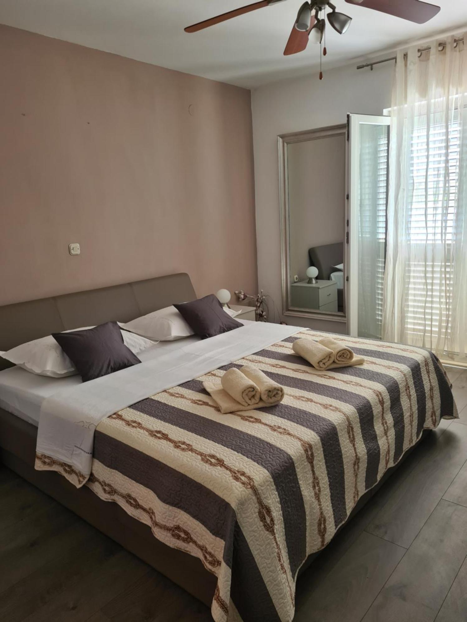 Apartments Rina - Kneze Račišće Kamer foto